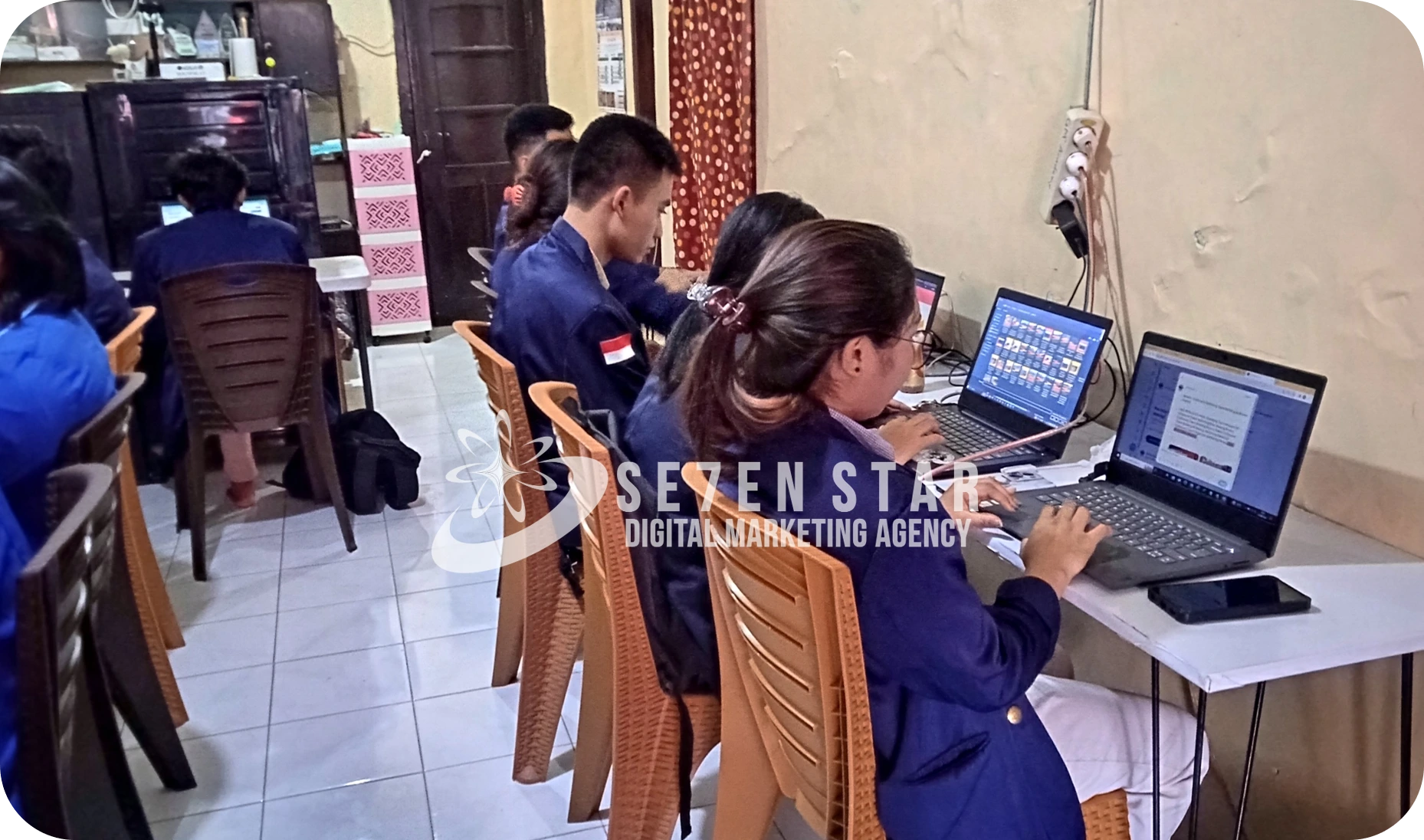 Ilustrasi website UMKM yang sukses dengan grafik peningkatan