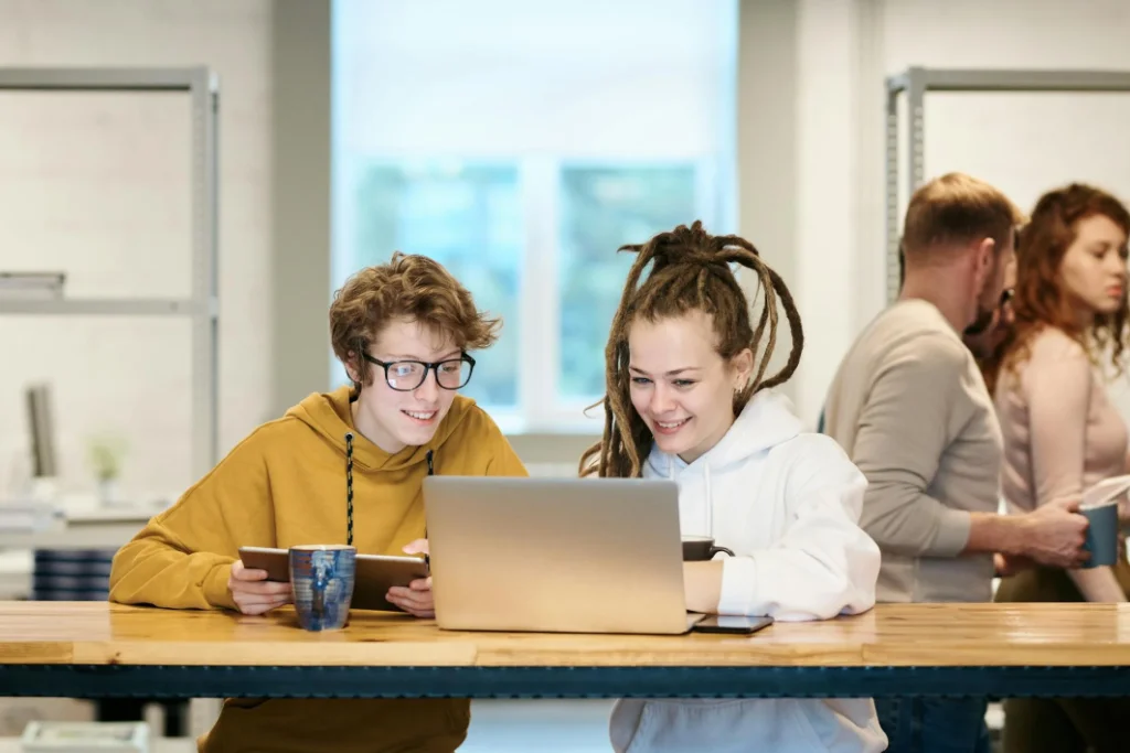 Ilustrasi layanan perawatan dan keamanan website